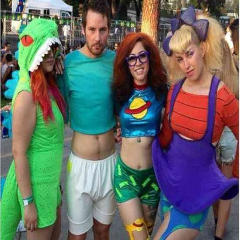 Rugrats Costumes. #halloween #throwback-costumes #halloween-costumes #costumes 90s Inspired Halloween Costumes, Rugrats Costume, Chuckie Rugrats, Halloween Costumes You Can Make, Diy Group Halloween Costumes, Best Group Halloween Costumes, 90s Halloween Costumes, Tv Cartoon, Halloween Group