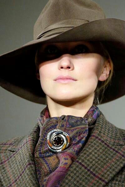 Ralph Lauren Valentina Zelyaeva, Ralph Lauren Fall, Scottish Fashion, Country Fashion, Women's Outfits, Ralph Lauren Style, Wardrobe Outfits, Women's Hats, Cowgirl Style