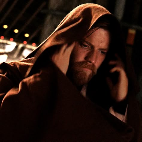 Obi Wan Kenobi Revenge Of The Sith, Star Wars Shifting, Ewan Mcgregor Obi Wan, Kenobi Series, Jedi Robe, Star Wars Fanfiction, General Kenobi, Star Wars Obi Wan, Revenge Of The Sith