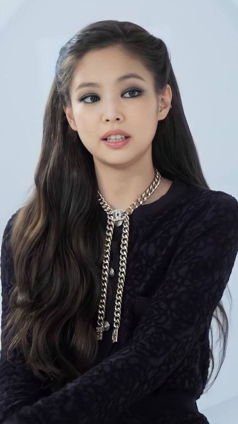 #BLACKPINK #JENNIE 🔥 Jennie In Braids, Blackpink Pictures, Hair Chart, Asian Actresses, Idol Girl, Princess Star, Jennie Wallpaper, Grunge Skirt, Kpop Hair