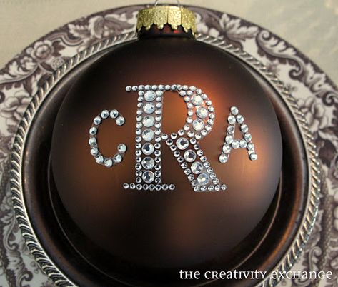 Hobby Lobby sticker monogram letters placed on ornaments. Cute way to make a personalized gift Rhinestone Sticker, Navidad Diy, 12 December, Primitive Christmas, Noel Christmas, Letter R, Décor Diy, Holiday Decorating, Christmas Joy