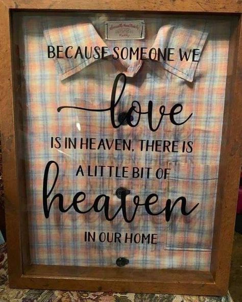 Mom Life - Keeping it Real on Instagram: “Love this idea ❤” Diy Christmas Gifts For Dad, Koti Diy, Memory Crafts, Memory Pillows, Cadeau Diy, After Life, Christmas Gift For Dad, Décor Diy, Shadow Boxes