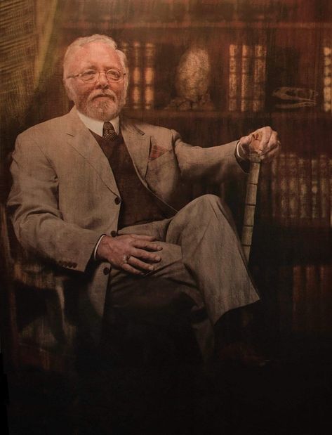 John Hammond, Jurassic World 3, Jurassic World Dominion, Pet Training, Carrier Bag, Jurassic World, Jurassic Park, Pet