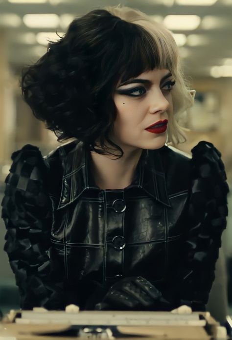 Cruella Costume, Cruella Deville, Mom Art, Movie Fashion, Grown Ups, Life Story, Makati, Emma Stone, Costume Outfits