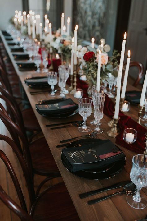 Wedding Black Table Setting, Vampire Table Decor, Black Gold Maroon Wedding Table Settings, Wedding Burgundy Decoration, Maroon And Black Wedding Table Decor, Black Wine And Gold Wedding, Black Burgundy And Blush Wedding, Burgundy Black And Gold Wedding Table Settings, Maroon And Black Wedding Decorations