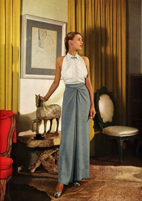 Unknown Year, Vogue 40s Mode, Patron Vintage, Fashion 1940s, Outfit Chic, Look Retro, Vintage Fashion Photography, 40s Fashion, Vintage Couture, 1940s Fashion