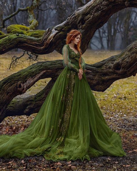 Hunter Green Prom Dress, Olive Green Prom Dress, Cottagecore Wedding Dress, Prom Dress Long Sleeves, Arabic Party, Green Prom Dress Long, Forest Wedding Dress, Fantasy Wedding Dress, Fairy Gown