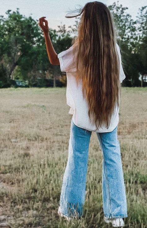 Surfer Girl Hairstyle, Surfer Hair Women, Brunette Surfer Girl, Surf Hair Brown, Long Surfer Hair, Surfer Curls, Brunette Beach Hair, Granola Girl Hair, Long Beach Hair