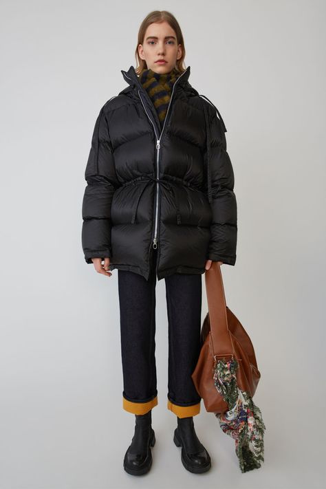 Winter Puffer Jacket Outfits, Black Puffer Jacket Outfit, Puffer Jacket Outfits, Puffer Coat Outfit, Puffer Outfit, Puffer Jacket Outfit, Winter Puffer Jackets, London Outfit, Black Puffer Jacket