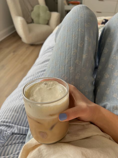 Coffee Morning Aesthetic, Coffee Girl Aesthetic, Making Coffee At Home Aesthetic, Homemade Coffee Aesthetic, Coffee Latte Aesthetic, Latte Girl Aesthetic, Cold Coffee Aesthetic Instagram, Pretty Coffee, Coffee Board