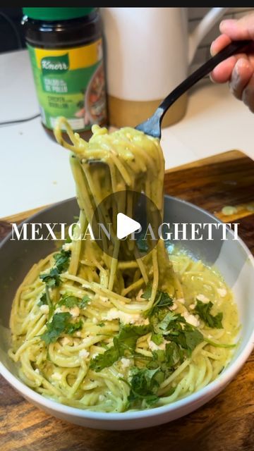 Green Chile Spaghetti, Poblano Pasta Recipe, Recipes With Poblano Peppers, Green Spaghetti Recipe Mexican, Poblano Spaghetti, Poblano Pasta, Mexican Green Spaghetti, Poblano Pepper Recipes, Green Spaghetti Recipe