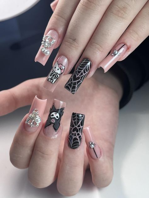 Kuromi And Hello Kitty Nails, Hello Kitty And Kuromi Nails, Nails Design Hello Kitty, Kurumi Nails, Kuromi Nails Short, Kuromi Nails Acrylic, Black Hello Kitty Nails, Uñas Kuromi, Nails For Grad