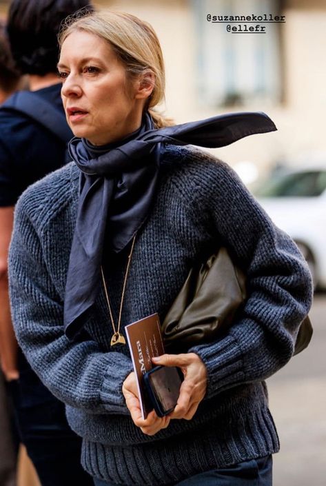 Dress Like A Parisian, The Sartorialist, Dapper Style, Paris Dresses, Looks Street Style, How To Wear Scarves, Mode Inspo, Looks Chic, Warm Outfits