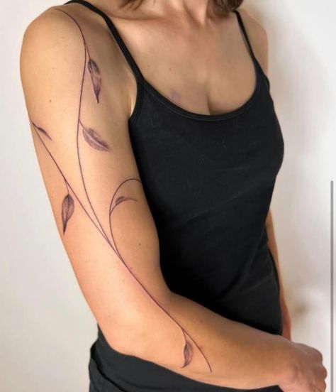 V Shaped Tattoo, Shape Tattoo, Tattoo Women, Abstract Hand, Back Tattoo Women, Back Tattoo, Media Art, Arm Tattoo, Tattoos For Women