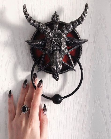 Attitude Holland sur Instagram : Knock if you dare... 🖤 📸@Seabz46 . . . #attitudeholland #weareattitude #NemesisNow #baphomet #goth #witchcraft #gothic #witch #magick… Alternative Gifts, Gothic Witch, Gothic Makeup, Door Knocker, Door Knockers, Nail Design, Black Metal, Halloween Wreath, Pop Art