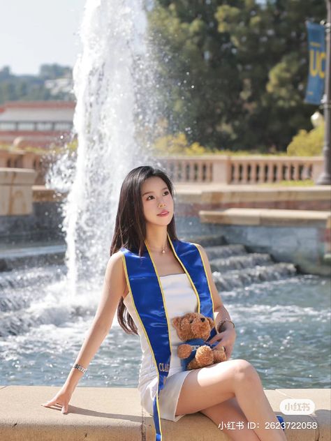 graduation photo ucla bear teddy bachelors water fountain royce powell sitting pose Graduation Sitting Poses, Fountain Graduation Pictures, Ucla Graduation Pictures, Uni Graduation, Graduation Pose, Grad 2023, Grad Picture Ideas, Senior Sunday, Grad Poses