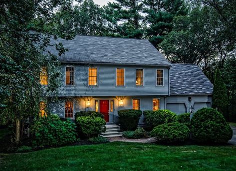 Sinuous Saltbox in Westborough, Massachusetts New England Colonial House Exterior, Garrison Colonial, Garrison House, Salt Box House, Saltbox House, Colonial House Exteriors, Saltbox Houses, Clapboard Siding, Three Season Room