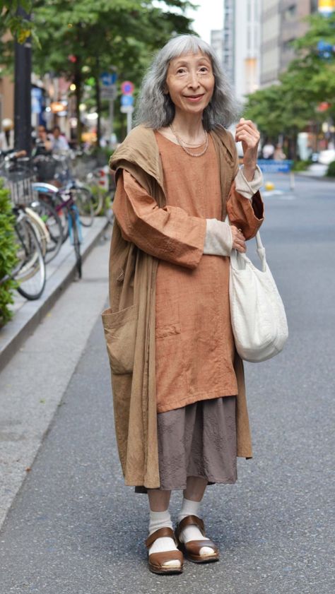 Old Women Clothes, Full Body Portrait Photography, Body Portrait Photography, Japanese Style Aesthetic, Japanese Clothing Style, Japan Street Style, Full Body Portrait, Body Portrait, Mori Style