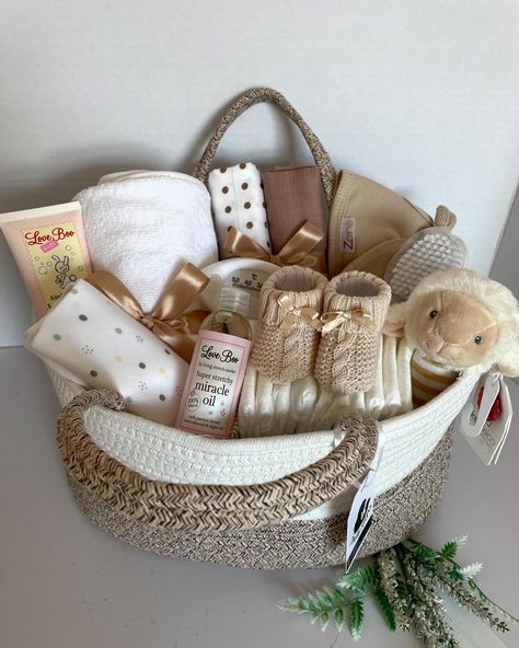 Make baby changing easier with one of our filled woven Baby Hampers Lots of quality baby essentials included and available in 4 colourways, perfect for your new baby DM for link to purchase and get 10% off for limited time. All prices include FREE Uk delivery too #babybasket #babygiftideas #newbabygift #nappycaddy #nappybasket #babychanging #mumtobe2024 Nappy Caddy, Baby Hampers, Mum To Be, Unisex Baby Shower, Baby Gift Hampers, Baby Hamper, Baby Baskets, Personalised Baby, Baby Changing