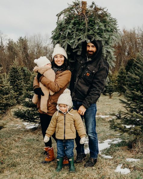 🎶 “Oh, Christmas tree, Oh, Christmas tree!” 🎶 Would you believe that we went to cut our own tree this year ... with two kids ... in 20… Christmas Tree Family Photos, Tree Family Photos, Tree Family, Oh Christmas Tree, Christmas Shoot, Two Kids, Tree Farm, Tree Farms, Shoot Ideas