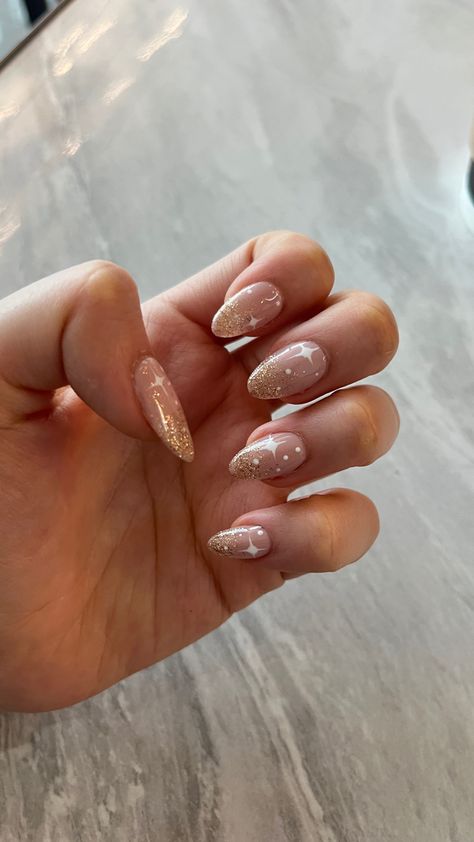 Nail art design for spring summer 2023 Pink Glitter Star Nails, Glitter Nails With Stars, Sparkly Star Nails, Twinkle Star Nails, Glitter Star Nails, Pink Star Nails, Nude Sparkly Nails, Slay Nails, Glitter Top