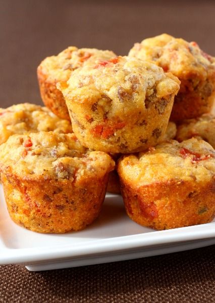 Cornbread muffins filled with Rotel diced tomatoes & green chilies and cheese. Mini Muffin Appetizers, Retreat Recipes, Muffins Savory, Mexican Recipies, Sausage Muffins, Gooood Morning, Homestead Recipes, Hispanic Recipes, Mexican Cornbread