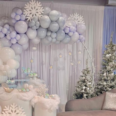 Lorena on Instagram: "❄️winter wonderland ❄️ #winterwonderland #winterwonderlandbabyshower #chicagoballoons #chicagoballoondecor #chicagoballoonartist #chicagoballoondecor" Winter Wonderland Balloon Arch, Winter Wonderland Balloons, Sweet 16 Winter Wonderland, Sweet 16 Winter, Winter Onederland Birthday Party, 60th Bday, Onederland Birthday Party, Winter Wonderland Birthday, Quinceanera Planning