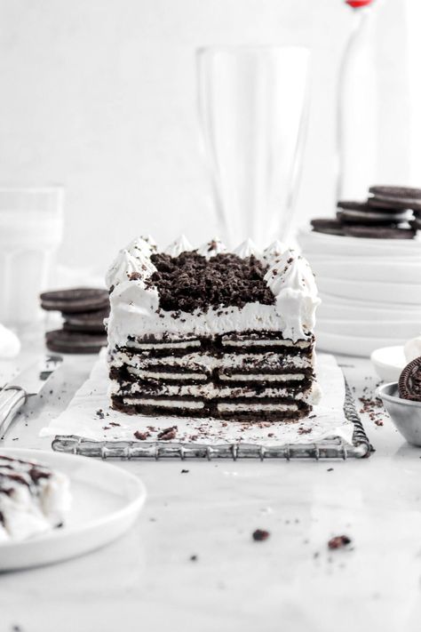 Super simple, but SO DELICIOUS! This easy to make Oreo Icebox Cake is entirely no-bake, quick to make, and something that everyone is sure to enjoy. The perfect summertime treat! Fruit Truffle, Oreo Ice Box Cake, Lemon Upside Down Cake, Nabisco Famous Chocolate Wafers, Sara Lee Pound Cake, Oreo Icebox Cake, Ice Box Cakes, No Bake Dessert Recipes, Ice Box Cake