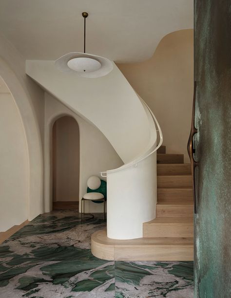 Greg Natale | Winnings x Habitus House of the Year Greg Natale, Café Starbucks, Winding Staircase, Streamline Moderne, Interior Design Awards, Curved Staircase, Bay House, Interior Stairs, Hill House