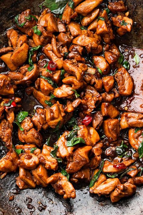 Thai Basil Stir Fry Sauce, Chicken Basil Stir Fry, Thai Basil Chicken Stir Fry, Summer Thai Recipes, Thai Ginger Chicken Recipes, Thai Chicken Basil Recipes, Thai Basil Pork Stir Fry, Chicken Thai Recipes, Basil Recipes Dinner Ideas