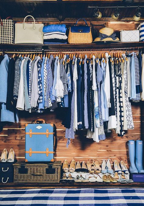 Seasons Change Color Coordinated Closet, Open Closets, Sarah Vickers, Super Organized, Classy Girls Wear Pearls, Open Closet, Creative Organization, Small Bedrooms, Preppy Lifestyle