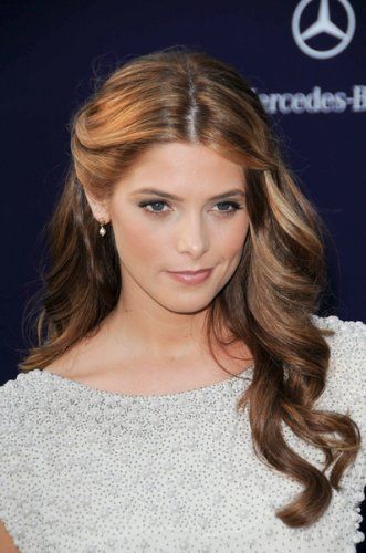 Half up hairstyle. Ashley Greene Hair, Hairstyles Brown, Simple Bridal Hairstyle, Curly Bridal Hair, Bridal Hair Down, Brown Hair With Caramel Highlights, Celebrity Haircuts, Brown Hair With Highlights, Soft Curls