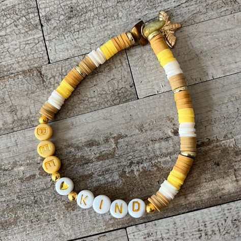 Bracelets With Flat Beads, Gold Bead Bracelet Ideas, Sunflower Clay Bead Bracelet, Funky Beaded Bracelets, Clay Bead Jewelry Ideas Aesthetic, Flat Beads Bracelets Ideas, Flat Beaded Bracelets, Fall Clay Bracelets, Heishi Bead Bracelet Ideas