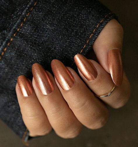 Rusty Nail Color, Copper Sparkle Nails, Bronze Ombre Nails, Copper Almond Nails, Bronze Nails Designs Rose Gold, Fall Copper Nails, Fall Inspiration Nails, Fall Nails With Chrome, Fall Bridesmaid Nails