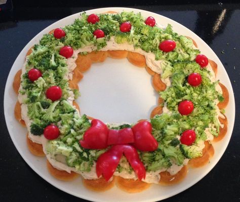 Christmas Wreath Food, Vegan Christmas Appetizers, Wreath Appetizer, Veggie Christmas, Roll Wreath, Christmas Pizza, Christmas Appetizers Easy, Paleo Pizza, Recipes Paleo