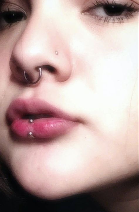 Cute Vertical Labret Piercing, Labret With Hoop, Central Labret, Middle Lip Piercing, Labret Piercing Ring, Lower Lip Piercing, Lip Piercing Labret, Spiderbite Piercings, Labret Lip Piercing