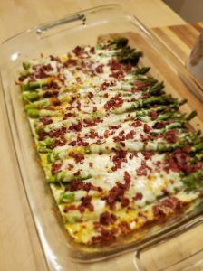 Cheesy Asparagus Casserole, Asparagus Casserole Recipes, Cheesy Asparagus, Asparagus Casserole, Asparagus Bacon, Baked Asparagus, Fresh Asparagus, Grandmas Recipes, Best Side Dishes