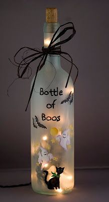 Diy Halloween Dekoration, Strašidelný Halloween, Halloween Decor Diy, Hand Painted Bottles, Diy Halloween Decor, Painted Bottle, Adornos Halloween, Karakter Disney, Wine Bottle Diy Crafts