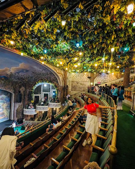 📍 Elgin and Winter Garden Theatre Two interesting facts about the Winter Garden Theatre 1. Winter Garden Theatre has a whimsical garden theme with **hand-painted walls** and a ceiling adorned with real beech branches and lanterns. 2. During the restoration period, they used the flour dough to clean the walls in order to prevent any possible damage. Open day Photos dump (1/4) #toronto #torontolife #torontobuildings #torontoarchitecture #torontohistory #elginandwintergardentheatre #winte... Photos Dump, Toronto Architecture, Winter Garden Theatre, Open Day, Painted Walls, Toronto Life, Hand Painted Walls, Whimsical Garden, Garden Theme