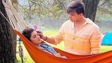 Popular television actor Mohsin Khan who has been seen in TV shows, like Yeh Rishta Kya Kehlata Hai, Yeh Rishtey Hain Pyaar Ke, Pyaar Tune Kya Kiya, Nish Aur Uske Cousins, etc is currently busy with the release of his music video ‘Kuch Toh Zaroor Hai.’ The actor collaborated with Anupamaa fame Nidhi Shah for the video. Recently, a few BTS pictures went viral on the internet featuring the two. This led fans to speculate that the actor will be seen in the daily drama and will be cast o Pyaar Tune Kya Kiya, Yeh Rishtey Hain Pyaar Ke, Nidhi Shah, Daily Drama, Yeh Rishta Kya Kehlata Hai, Mohsin Khan, Tv Drama, Bts Pictures, The Truth