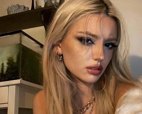 Dark Feminine Makeup Blonde, Dark Feminine Blonde, Blonde Dark Feminine, Maquillage On Fleek, Ig Photos, Rockstar Aesthetic, Swag Makeup, Dope Makeup, Dark Makeup