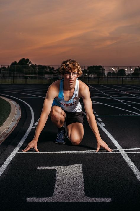 Track Senior Banner, Senior Boy Track Pictures, Senior Picture Ideas For Guys Track, Senior Photos Track And Field, Track Senior Banner Poses, Senior Track Picture Ideas, Sports Poses Photography, Cross Country Senior Pictures Boys, Track Pictures Poses Photo Ideas