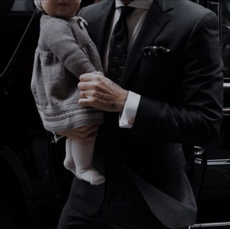 Dad Aesthetic, Bound By Honor, Mafia Families, طابع بريدي, Father And Baby, Cora Reilly, Girl Dad, Dad Baby, Aesthetic Guys