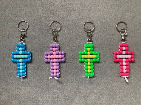 Bead Lizard, Pony Bead Animals, Bead Cross, Pony Bead Projects, Diy Kandi Bracelets, Cross Keychain, Pony Bead Crafts, Diy Kandi, Art Perle