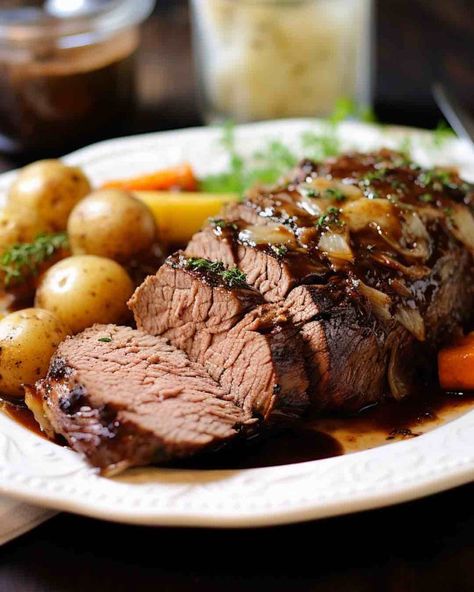 The Ultimate Guide to Perfectly Cooked Beef Tenderloin Crock Pot – One Stop Halal Beef Tenderloin Recipes Crockpot, Braised Pot Roast, Tenderloin Recipes Crockpot, Hot Crab Dip Recipe, Cooking Beef Tenderloin, Balsamic Pot Roast, Spinach Bites, Recipes Crockpot Easy, Beef Tenderloin Recipes