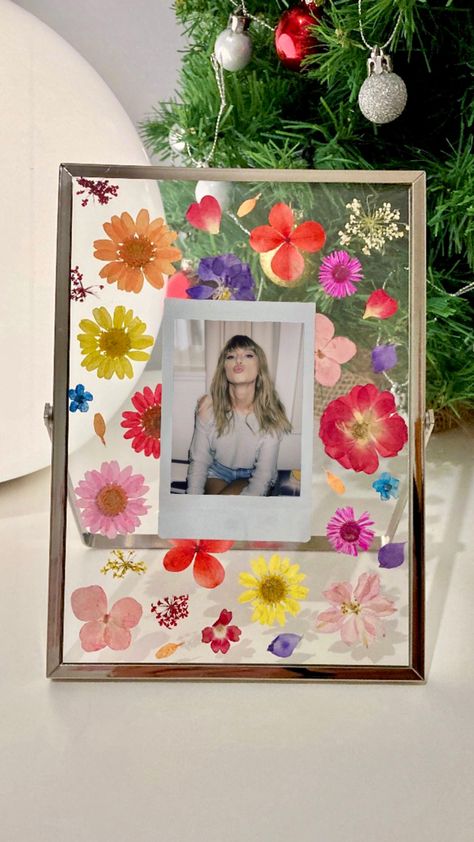 Taylor Swift Birthday Gift Ideas Diy, 1989 Out Of The Woods, Taylor Swift Themed Gifts, Swiftie Gift Ideas, Taylor Swift Birthday Gift Ideas, Taylor Swift Diy Gifts, Diy Taylor Swift Gifts, Taylor Swift Present Ideas, Taylor Swift Gift Ideas Diy