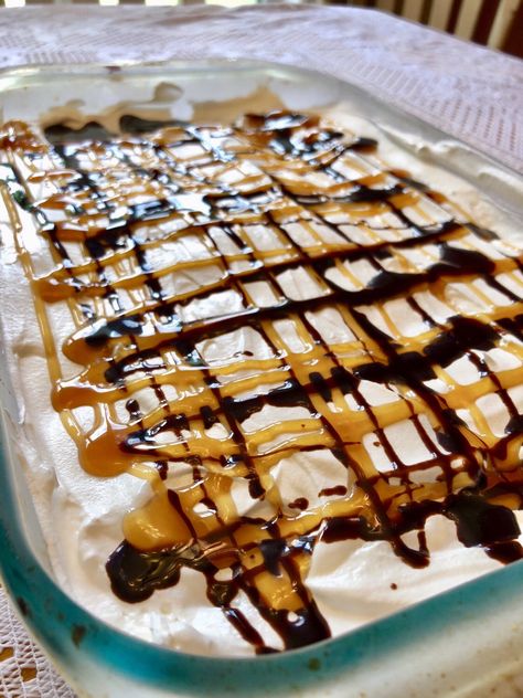 Ice Cream Bar Dessert Recipes, Dessert With Ice Cream Sandwiches, Easy Ice Cream Sandwich Dessert, Sandwich Ice Cream Cake, Ice Cream Bar Dessert, Icecream Sandwich Dessert, I’ve Cream Dessert Ideas, Ice Cream Lasagna Dessert Recipes, Ice Cream Bars Dessert