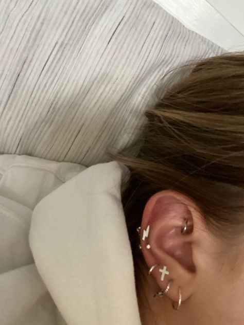 Ear Full Of Piercings Silver, Lots Of Ear Piercings Silver, Piercing Placement Ideas, Ear Full Of Piercings, Ear Piercing Ideas Silver, Ear Piercing Placement, Ear Piercings Silver, Piercing Placement, Piercings Silver