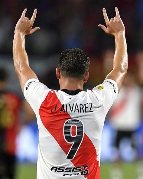 Julián Álvarez Julian Alvarez River, Juli Alvarez, Goat Football, Julia Alvarez, Argentina World Cup, Julian Alvarez, Football Photography, Manchester City Football Club, Football Quotes