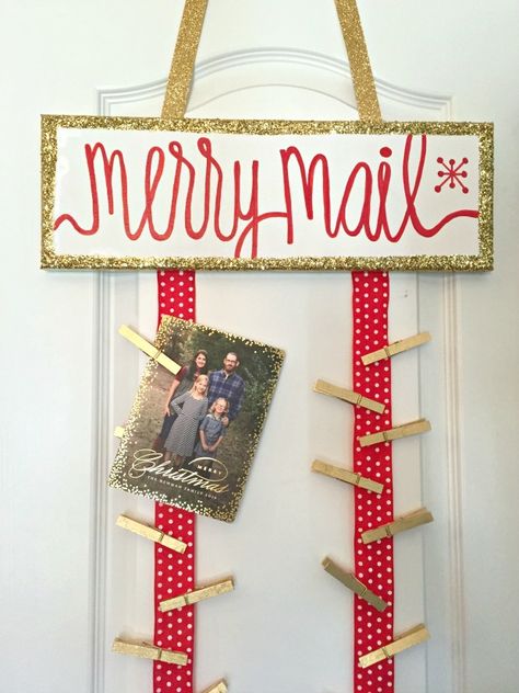 Christmas Card Hanging Ideas, Diy Christmas Card Holder, Diy Christmas Card Holder Easy, Christmas Tree Card Holder Diy, Diy Holiday Card Holder, Christmas Card Holder Diy, Shutter Christmas Card Holder, Diy Christmas Card Hanger, Christmas Card Holder Display